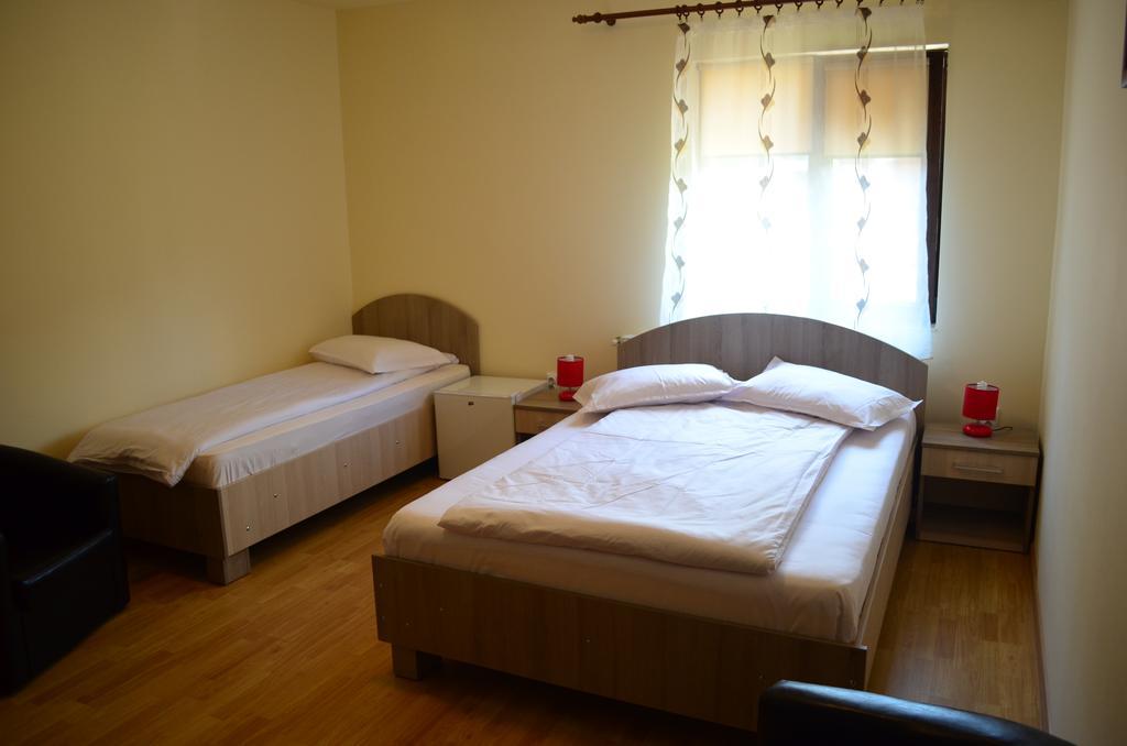 Pensiunea Sequoia Cluj-Napoca Esterno foto
